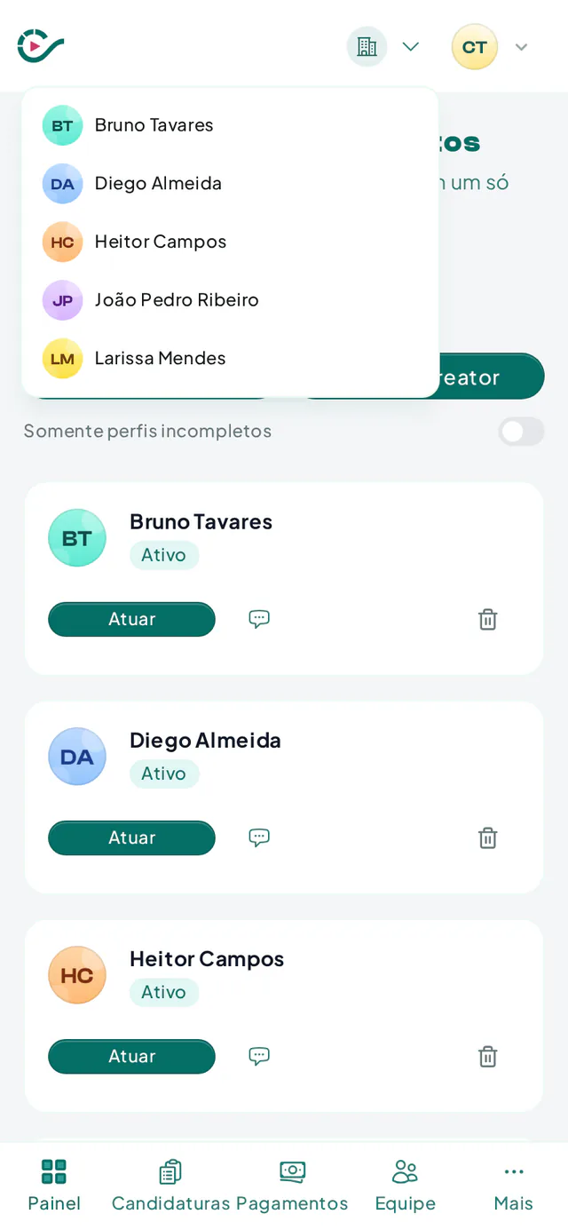 Painel de uma agência de talentos com o casting de criadores gerenciados e o seletor para atuar como um criador