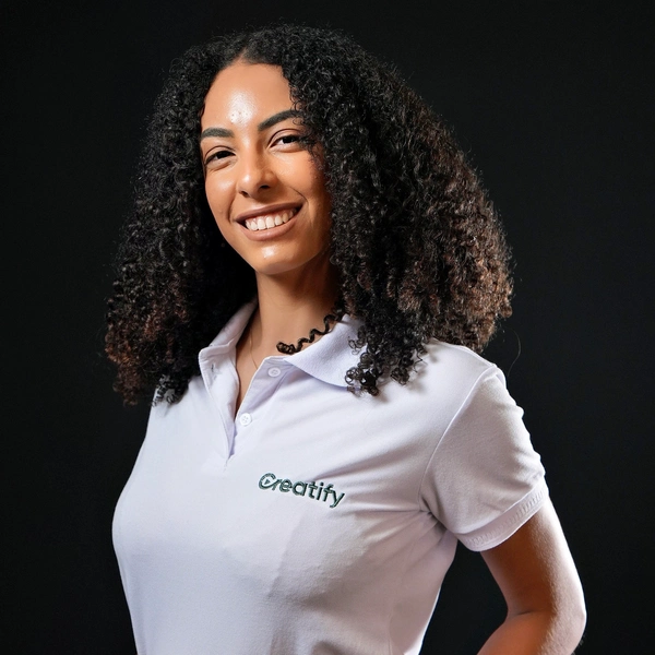 Naira, Gerente de Social Media da Creatify