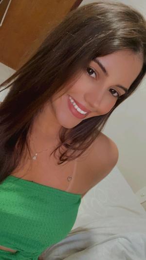 Adrielly D.